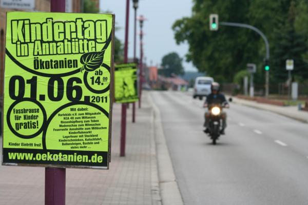 DIN A1 Plakate in Österreich Verteilen günstig online kaufen bei McPoster.com